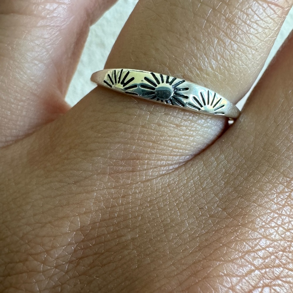 925 Sterling Silver Dainty Sunrise Band Ring - Picture 6 of 10